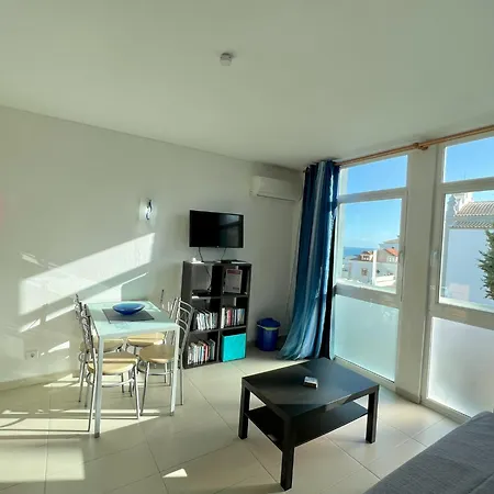 Cosy 1-br Central Apt In Old Town - Steps From The Sea & Amenities Албуфейра