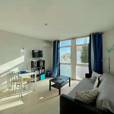 Apartman Cosy 1-br Central Apt In Old Town - Steps From The Sea & Amenities *