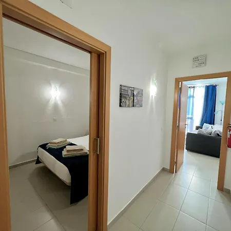 Апартаменти Cosy 1-br Central Apt In Old Town - Steps From The Sea & Amenities Албуфейра