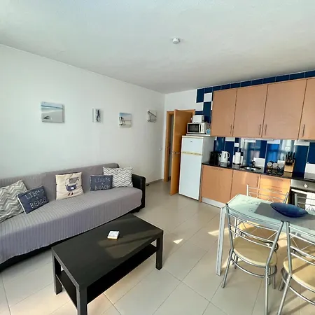 Apartman Cosy 1-br Central Apt In Old Town - Steps From The Sea & Amenities