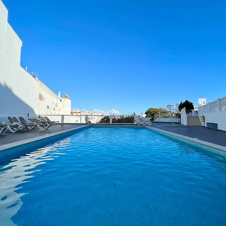 Apartment Cosy 1-br Central Apt In Old Town - Steps From The Sea & Amenities *