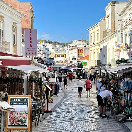 Daire Cosy 1-br Central Apt In Old Town - Steps From The Sea & Amenities