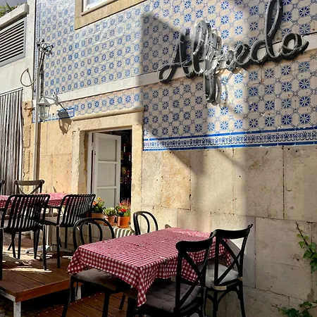 Cosy 1-br Central Apt In Old Town - Steps From The Sea & Amenities 公寓 *