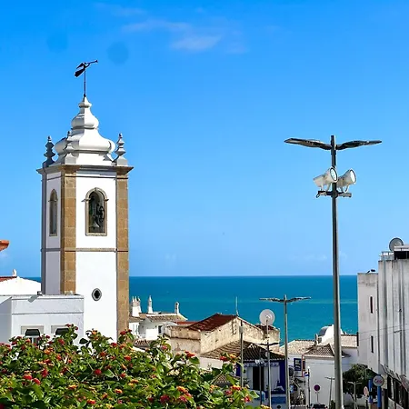 Cosy 1-br Central Apt In Old Town - Steps From The Sea & Amenities Daire Albufeira